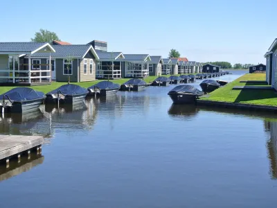 Lodge with an Electric Sloop in Giethoorn Centre Hotels near Giethoorn Center