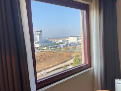 空港ビューのシングルルーム 広島エアポートホテルの写真