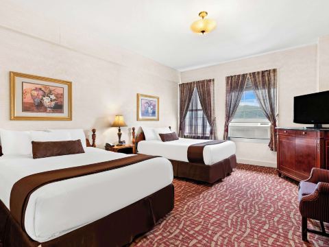 Genetti Hotel, SureStay Collection by Best Western