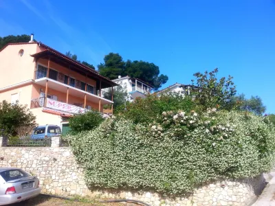Tzaneria Apartments Skiathos فنادق في Achladies