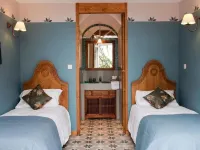 Les Jardins de l'Hacienda Hotels in Tarare