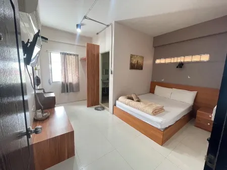 Sea Blue Cha-am Отели рядом с достопримечательностью «Suwanmas Mongkol Temple»