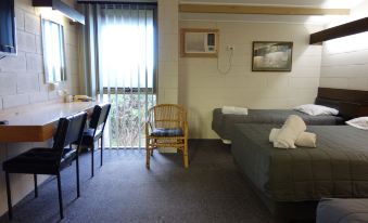 Coal Creek Motel
