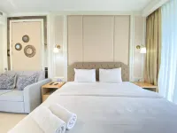 Modern Studio Room with Jacuzzi at Art Deco Apartment Hotels in Cidadap