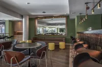 Golden Tulip Design Tbilisi - bar