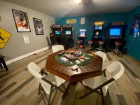 Spacious 7Br Getaway with Pool, Hot Tub & Arcades