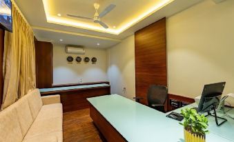 Patel Comforts Inn & Suites