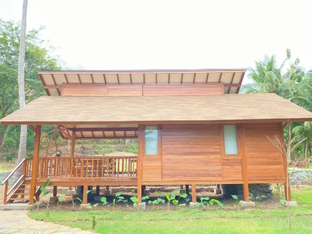 Tropik Resort Lombok Отели рядом с достопримечательностью «Pantai Selong Belanak»