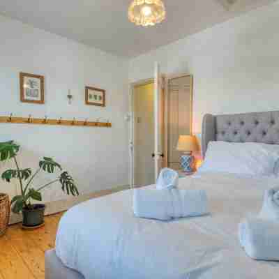Stylish 2Bd with Private Garden and Sauna Rooms