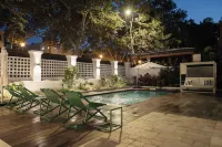 La Moderna Suites - Kolam Renang