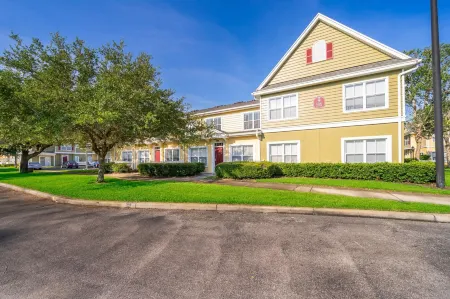 Enchanted Townhome Near Disney Parks 3Br Отели рядом с достопримечательностью «Джайв Кидс Уорлд Виллидж»