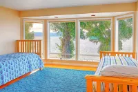 Four Stone Beach House Hotels in Vashon