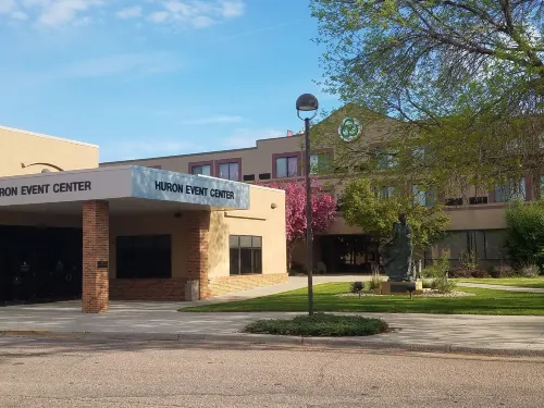 Crossroads Hotel and Huron Event Center Hotels in Huron