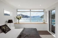 Picton Waterfront Apartments Hotels in Bay of Many Coves