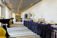 Holiday Inn & Suites PHOENIX AIRPORT by IHG