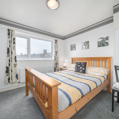 Deneside Guest House โรงแรมใกล้หาด Central Beach แบล็คพูล