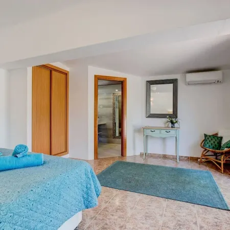 Villa Vale Verde 5 Bedroom Villa, 10 min walk to