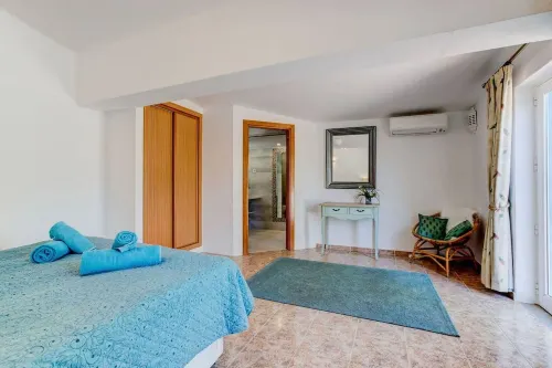 Villa Vale Verde 5 Bedroom Villa, 10 min walk to - 4-Star