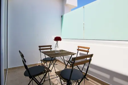 Phaedrus Living: Seaside Luxury Flat Lighthouse 62 Отели рядом с достопримечательностью «Царские гробницы»