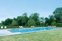 Château de Perreux, The Originals Collection - Parkplatz