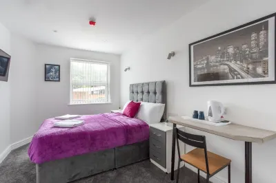 Dusties Hotel Hotels near Rotherham Central Railway Station