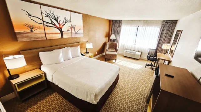 데이즈 인 바이 윈덤 셔먼