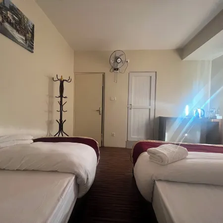 Hotel down to Earth