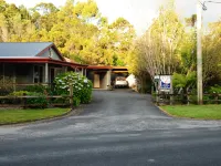 The Crays Accommodation Hotels in Strahan