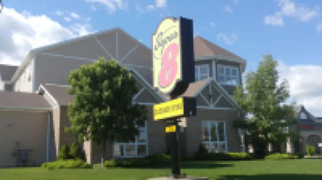 Super 8 by Wyndham Quebec City โรงแรมใน