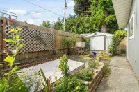 Charming 2-bedroom apartment with WiFi, AC in Olympia