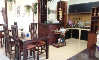 Roemah Canting Homestay