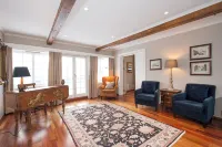 Dr. Holms Hotel Hotels in 