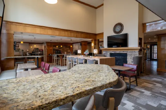 Staybridge Suites Houston West/Energy Corridor Отели рядом с достопримечательностью «Маркет сквер эт Элдридж»