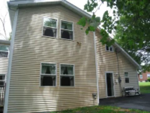 Pristine Cape Cod on the Creek! 4 Large Bedrooms - 6 Guests