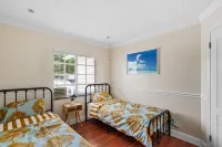 SW Miami Oasis with Playroom & Basketball Hoop