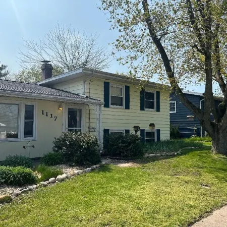 Beach house with Private Heated Pool, Jacuzzi, Firepit. Steps to beach and park.