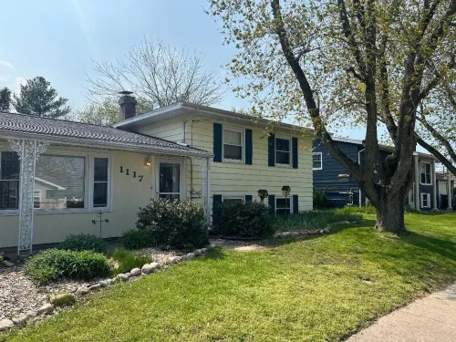 Beach house with Private Heated Pool, Jacuzzi, Firepit. Steps to beach and park. - Wifi