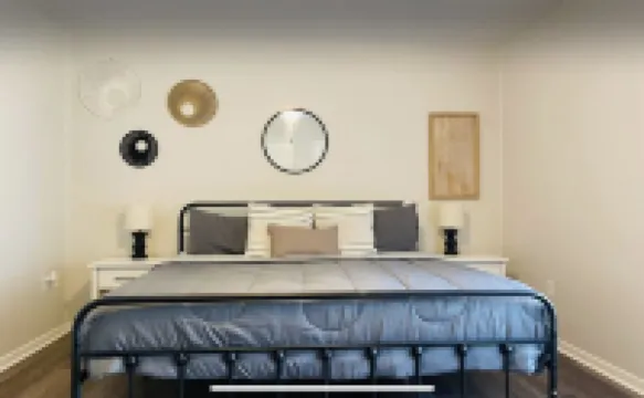 Private Pool, Game Room, King Bed, Sleeps 10, Baytown Home with WiFi & Parking