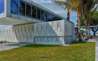 SIESTA KEY 100 FEET FROM THE BEACH! TROPICAL GREEN UNIT B