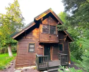 Northwoods Cabin - private beach access