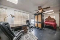 Right At Home-Midland Clermont House w/ Pool and Billiards