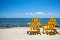 Bay View Rendezvous - Chic Getaway, Stunning Vistas