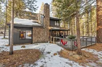 Sunriver Nostalgia - Walk to Sunriver Village, SHARC passes, HOT TUB