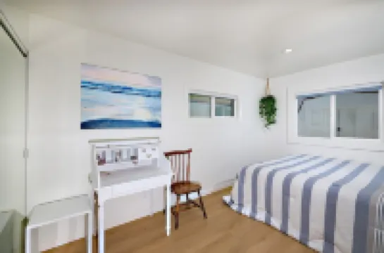 Ocean View and Hot Tub - Exquisite Coastal Retreat