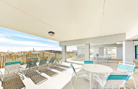 6th-floor condo with pool, central A/C, free WiFi, balcony, & views