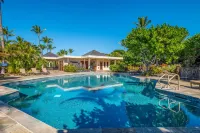 Luxurious Retreat with Gourmet Kitchen and Pool - Breathtaking Ocean View