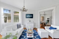 Spacious Open Plan and Serene Porch Views - Charming Tranquil Retreat