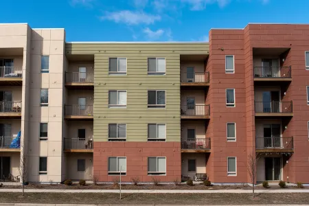 Charming Escape with Lake Views and Cozy Comfort - Delightful Retreat