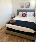 Panoramic Lake Views and Hot Tub Retreat - Majestic Tranquil Cabin Hotel a Garden