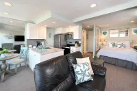 Stunning Ocean View and Hot Tub - Luxurious Beachfront Retreat